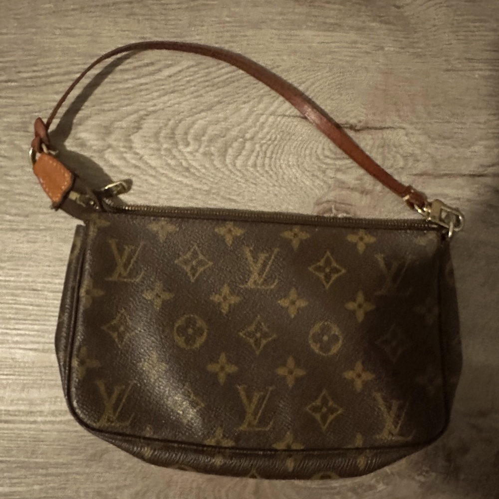Authentic Louis Vuitton pouchette